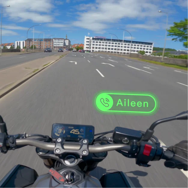 Incoming call from Aileen in the heads-up display