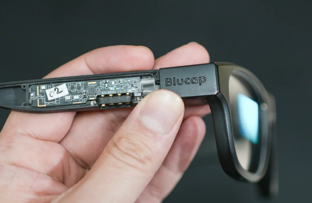 Blucap advocates minimalist design, whether in aesthetic appeal or electronic engineering.