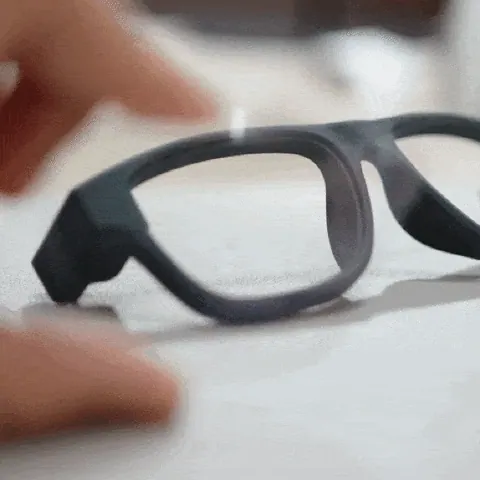 Blucap’s custom high-transparency diffractive waveguide lenses: From the front, they look like ordinary lenses.